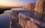 Памуккале (тур. хлопковая крепость) - природные бассейны минеральной воды с температурой примерно 35°C. Турция 